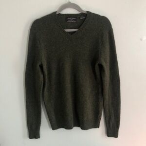 Black  Brown 1826 lambs wool blend forest green size S - M V neck Pul…